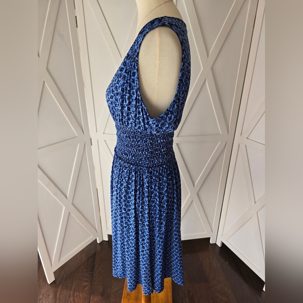 Adrienne Vittadini Smocked Waist Sleeveless Blue Dress - Picture 4 of 10